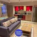 Апартаменты Igi Red Flat With Free Private Parking Клуж-Напока