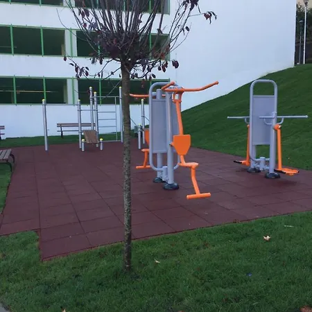 Igi Red Flat With Free Private Parking