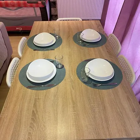 Igi Red Flat With Free Private Parking *