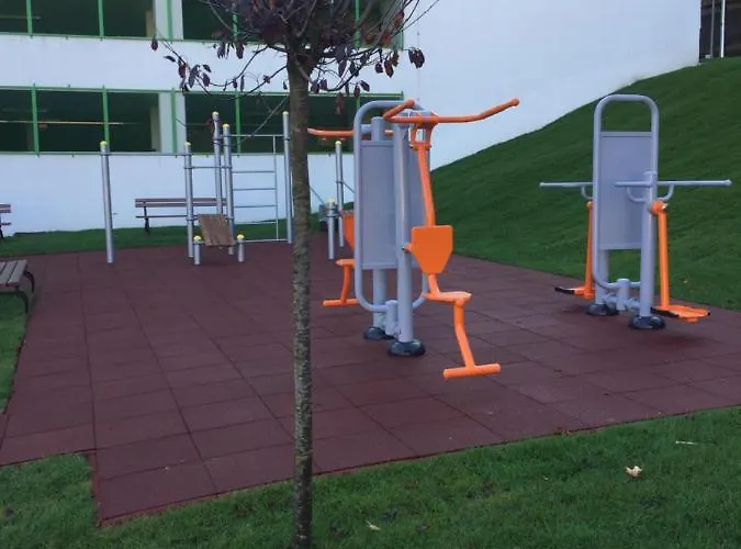 Igi Red Flat With Free Private Parking