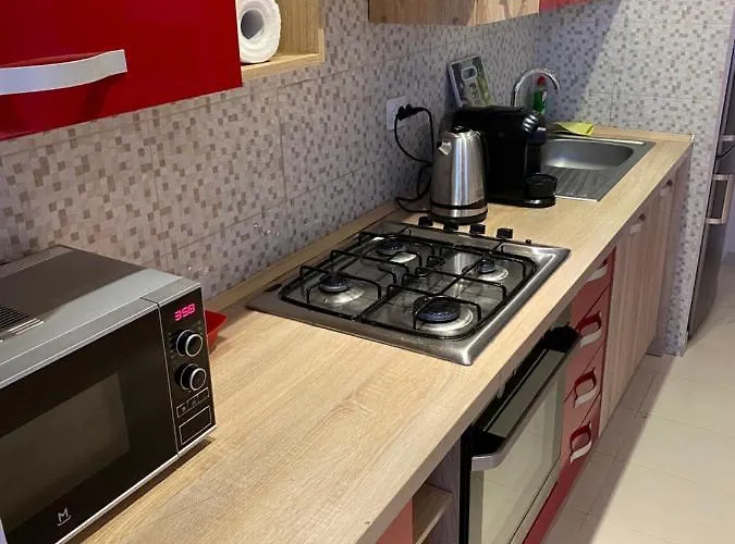 Igi Red Flat With Free Private Parking