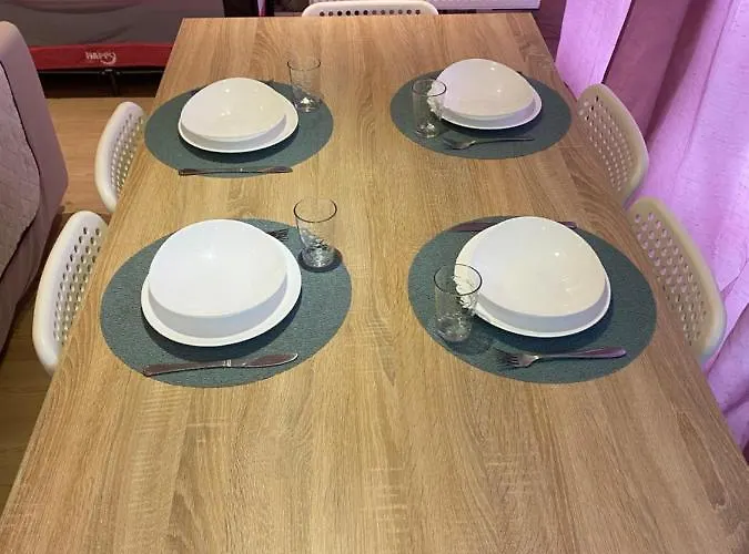 Igi Red Flat With Free Private Parking *