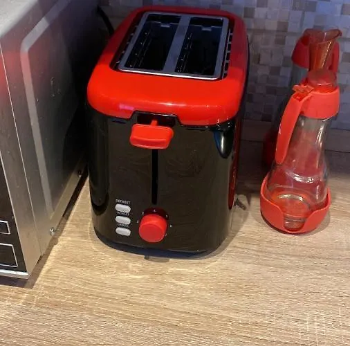 Igi Red Flat With Free Private Parking Daire