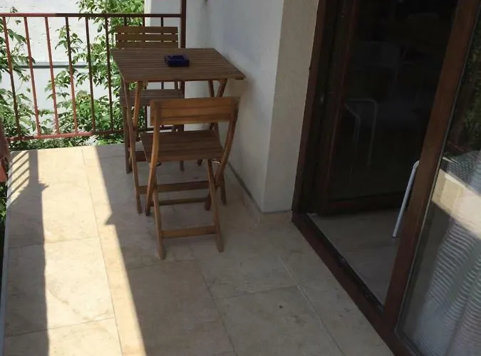 Igi Red Flat With Free Private Parking Daire Kaloşvar